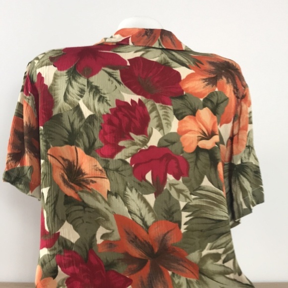 Stephanie K button down Hawaiian shirt - Picture 3 of 10